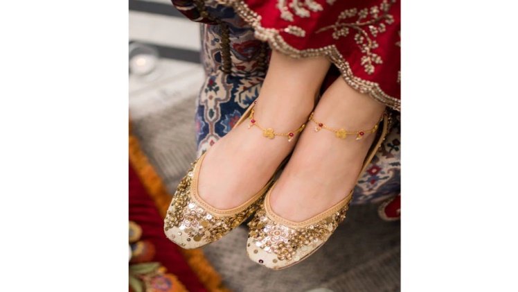 Add spark to your everyday fashion with A Gold Jutti